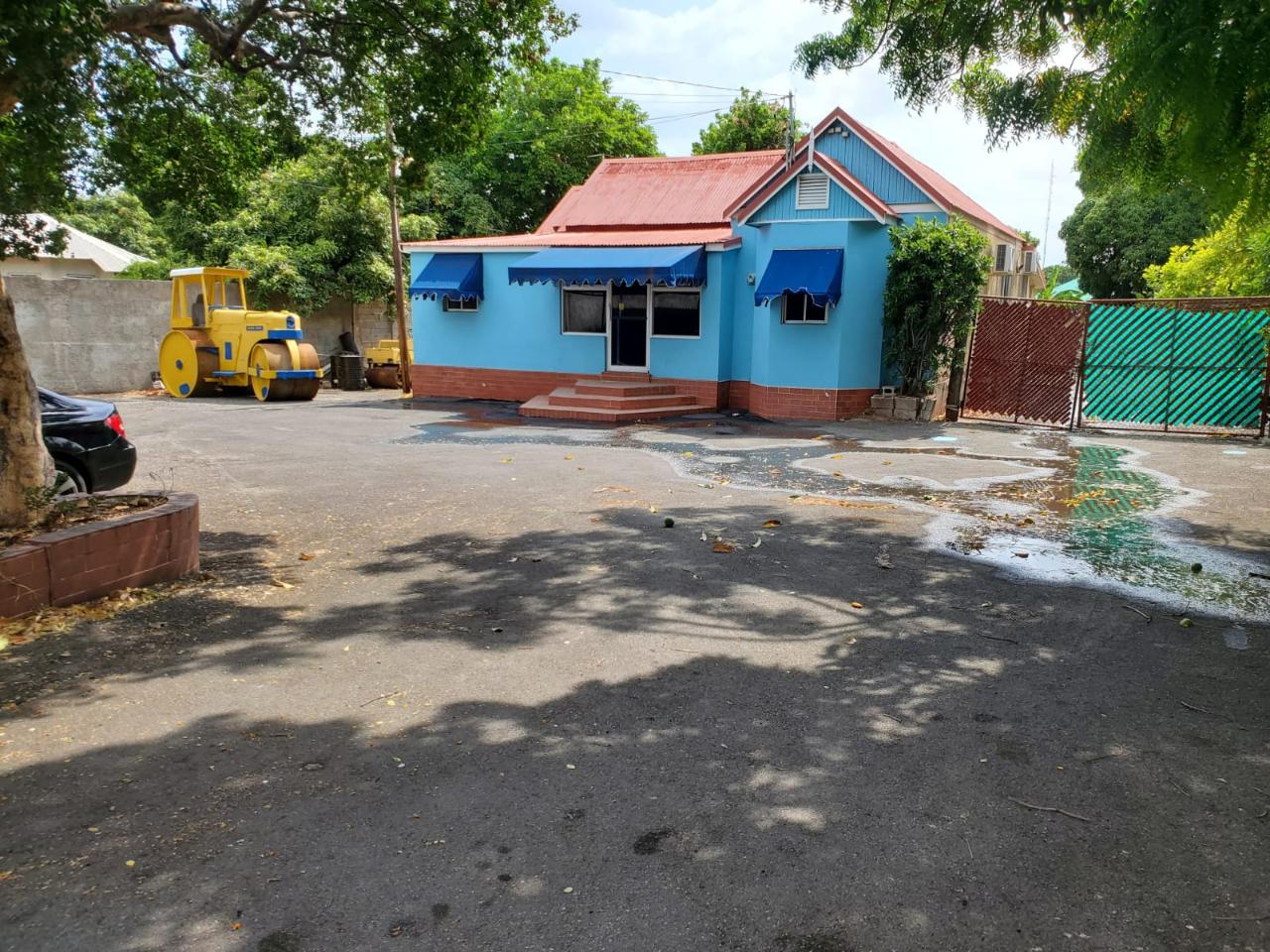 Offices / Commercial Bldg For Sale SEFTON ROAD, Kingston 5