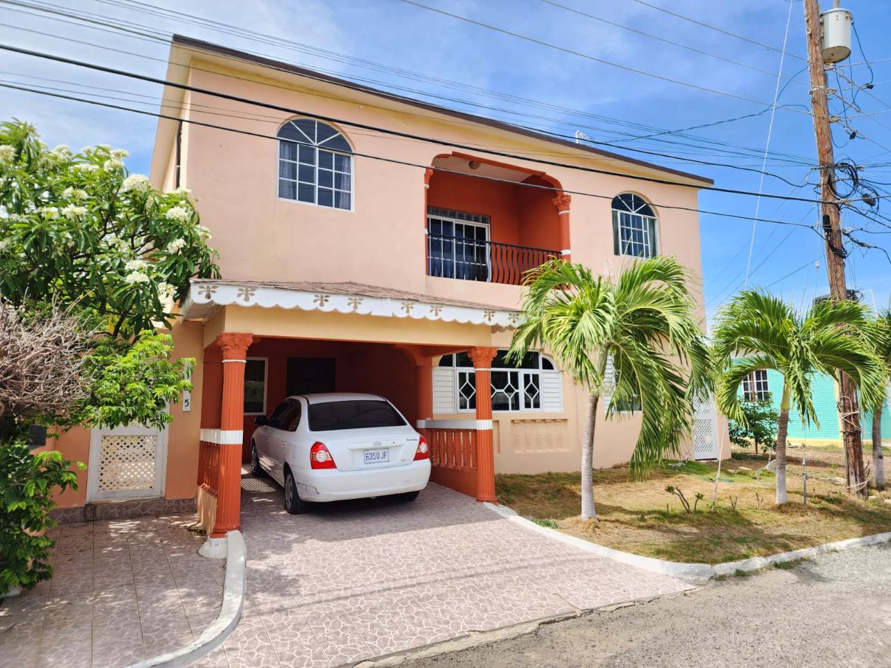 House For Sale ANNIE BONNIE WAY, Greater Portmore 27,000,000 Keez