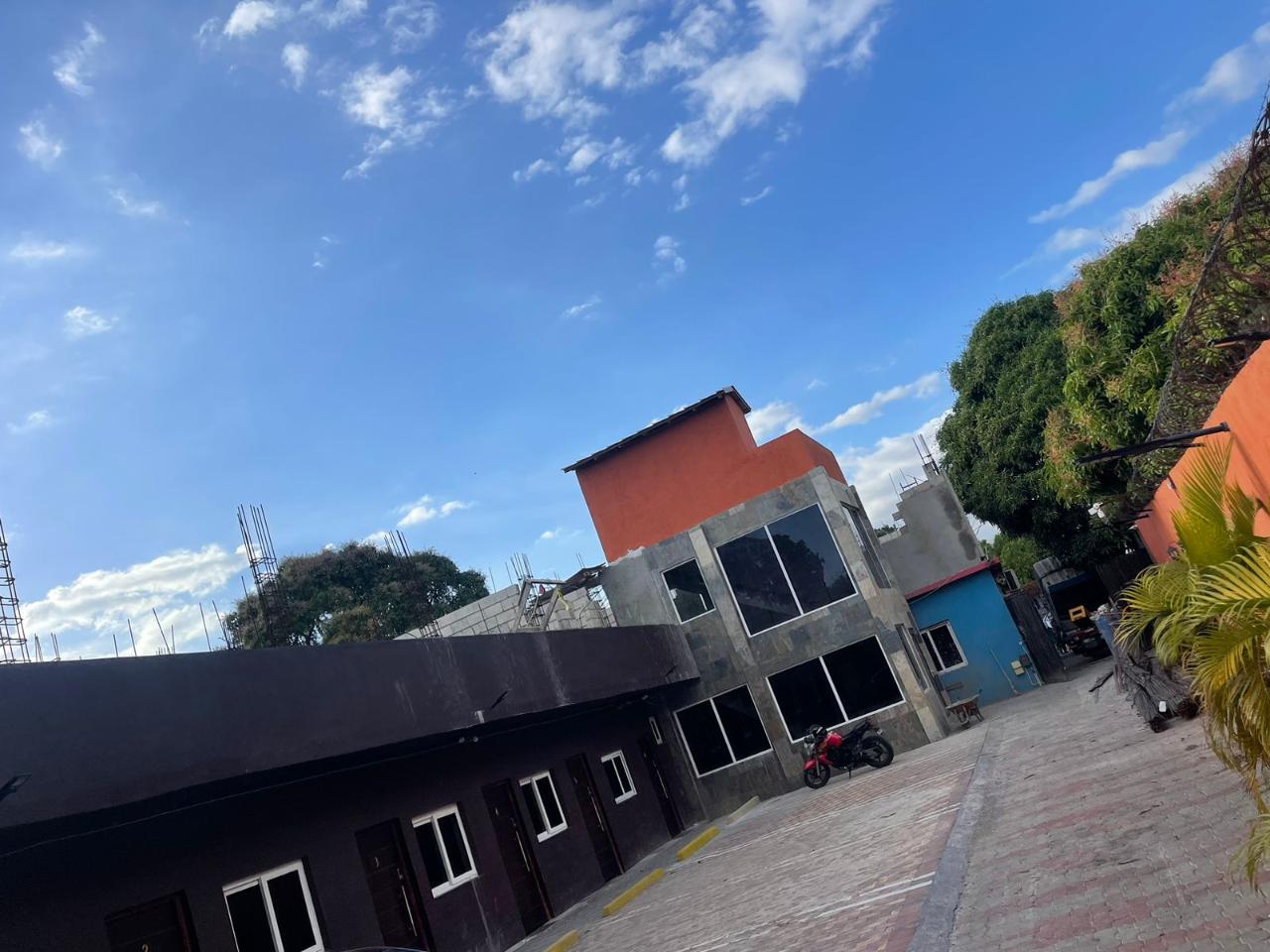 Offices / Commercial Bldg For Sale WAKEFIELD CRESCENT, Kingston 11