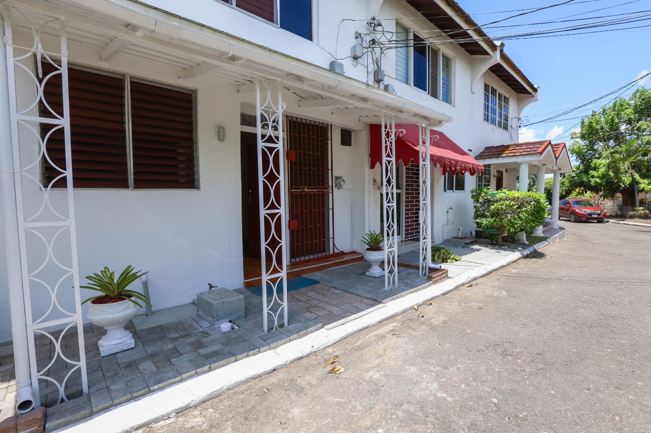 Townhouse For Rent CUNNINGHAM AVENUE, Kingston 6 120,000 Keez