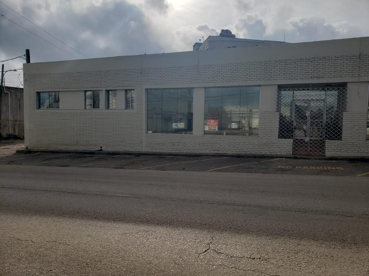 Offices / Commercial Bldg For Sale PERTH ROAD, MANDEVILLE PLAZA