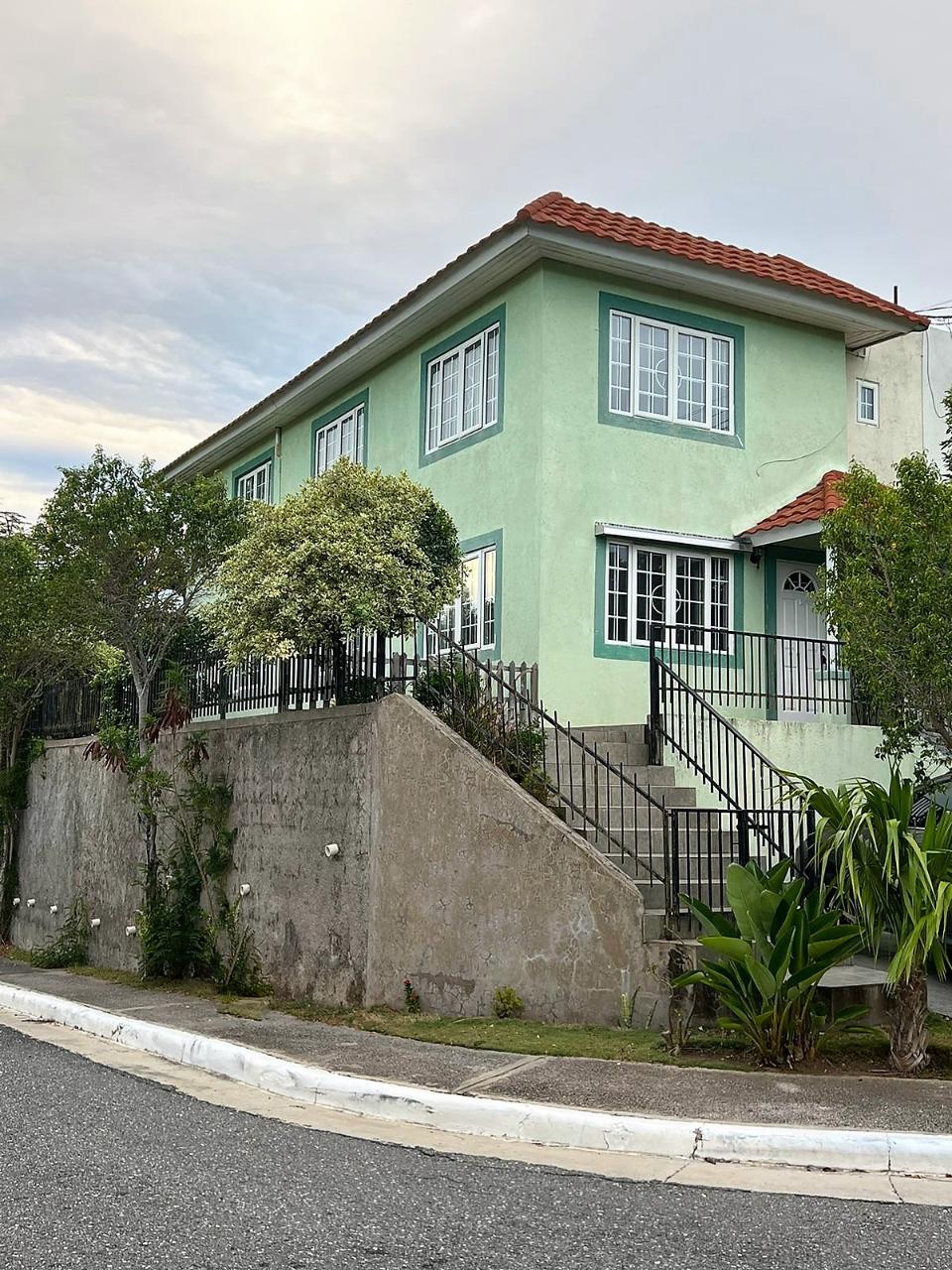 Townhouse For Sale WHITE CEDAR LONG MOUNTAIN, Kingston 6 60,000,000