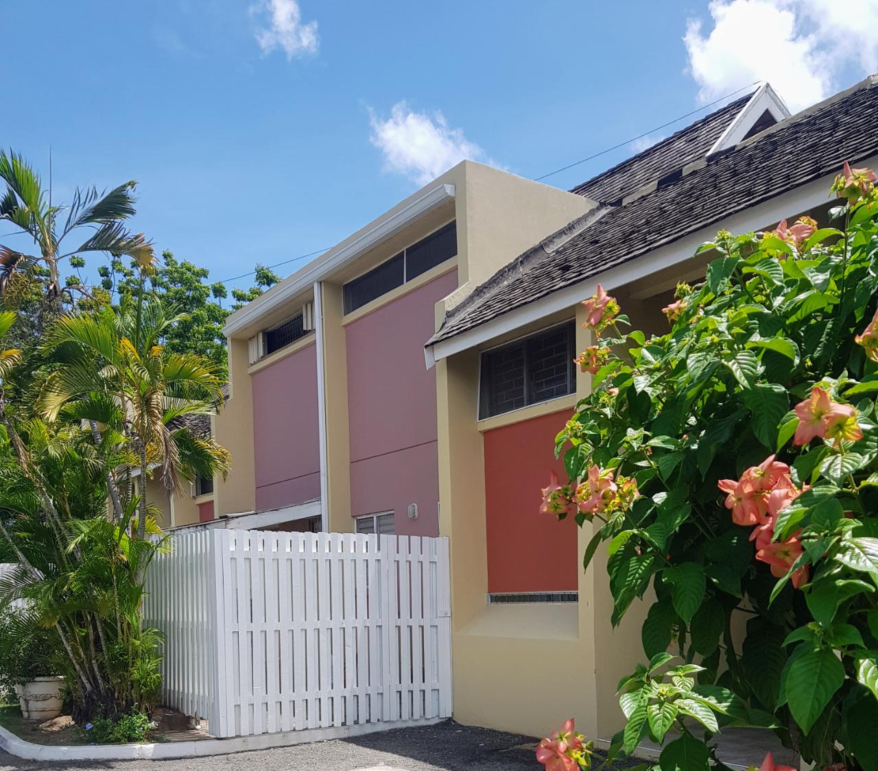Townhouse For Rent HOPE ROAD, Kingston 6 160,000 Keez