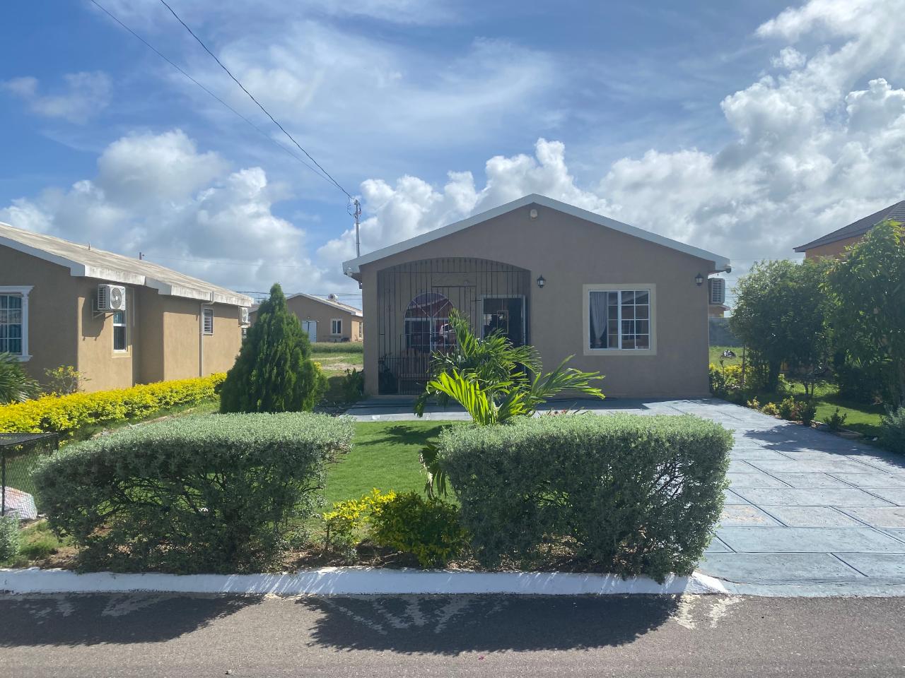 House For Rent PHOENIX PARK VILLAGE, Greater Portmore 90,000 Keez