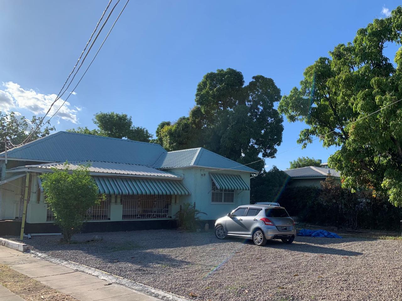 Offices / Commercial Bldg For Rent WINDSOR AVENUE, Kingston 5 2,800