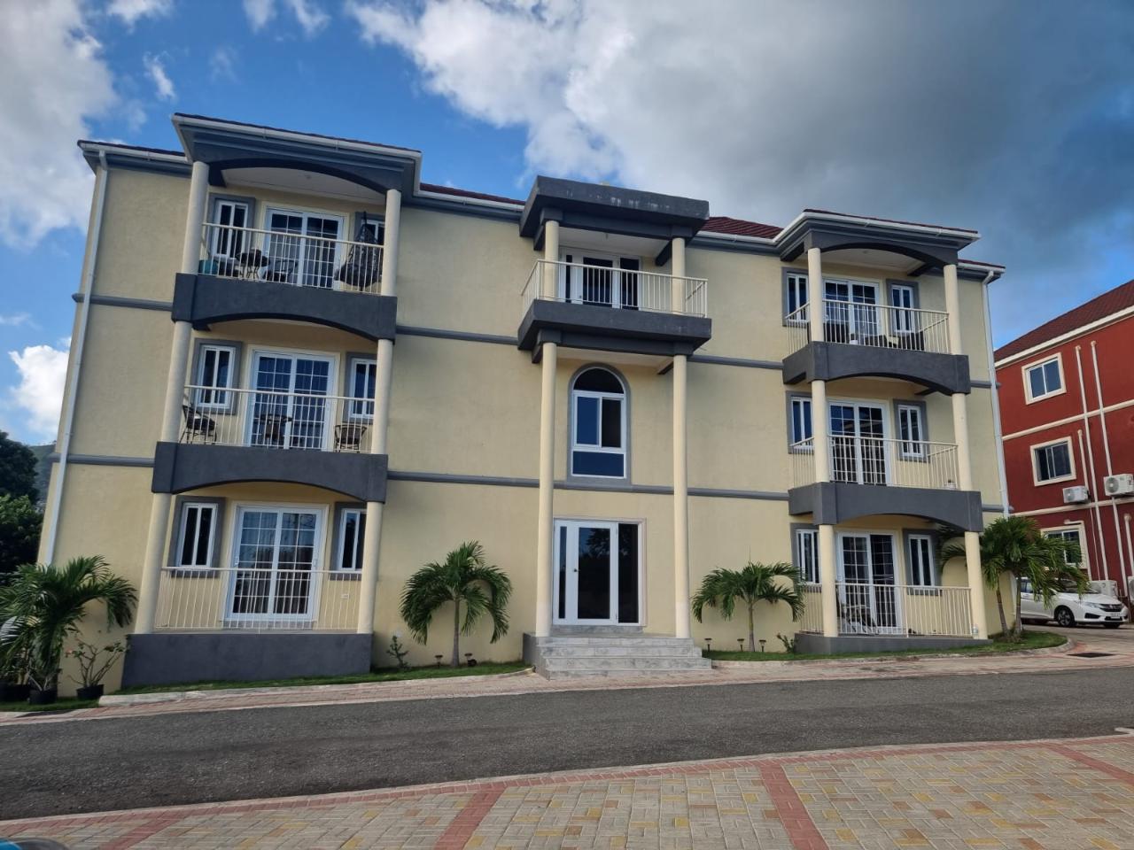 Apartment For Sale BUENA VISTA DRIVE, KGN 6, 2698 47,000,000 Keez