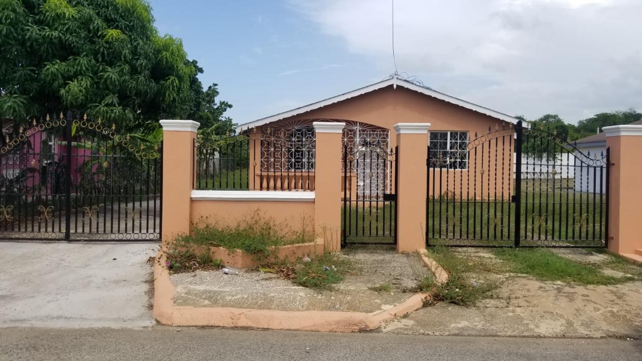 House For Sale CARDINAL AVENUE, FLORENCE, Falmouth 25,000,000 Keez