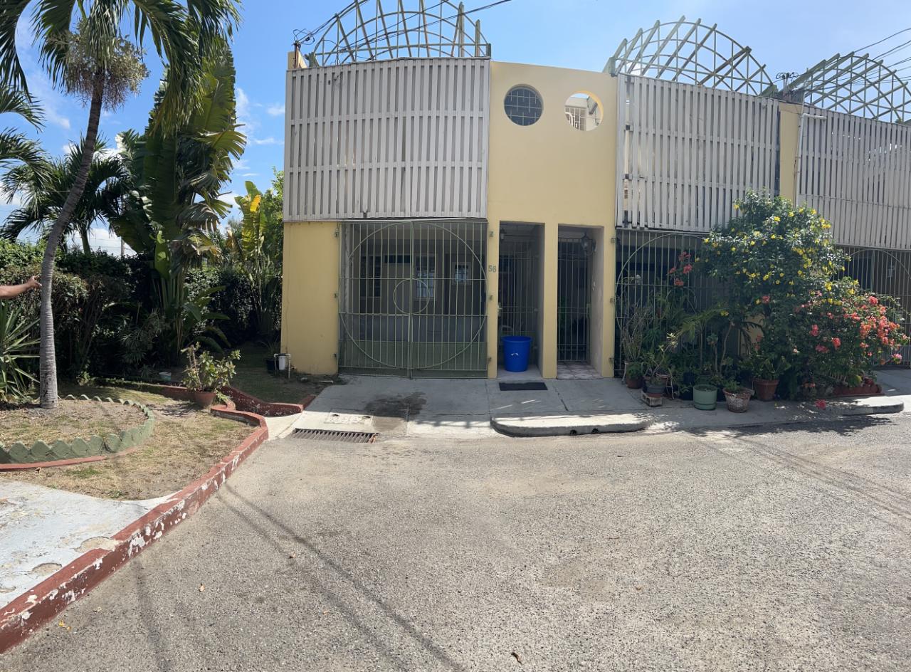 Townhouse For Sale HOPE ROAD, Kingston 6 45,000,000 Keez