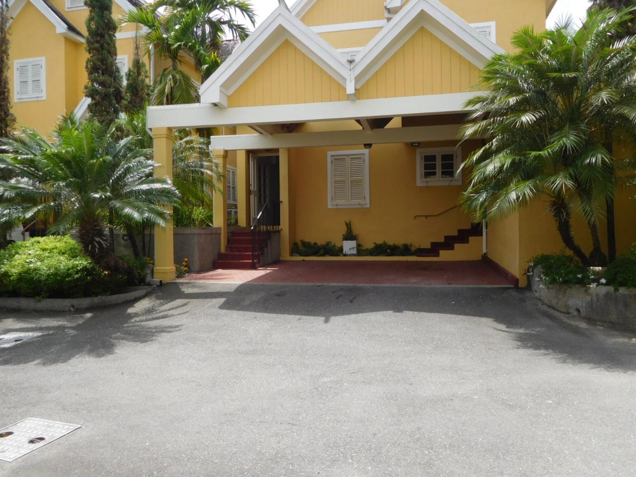 Townhouse For Rent RUSSELL HEIGHTS, Kingston 8 3,200 Keez