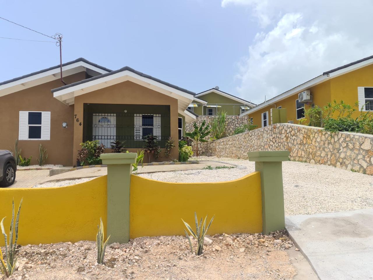 House For Rent STONEBROOK MANOR, Falmouth 700 Keez