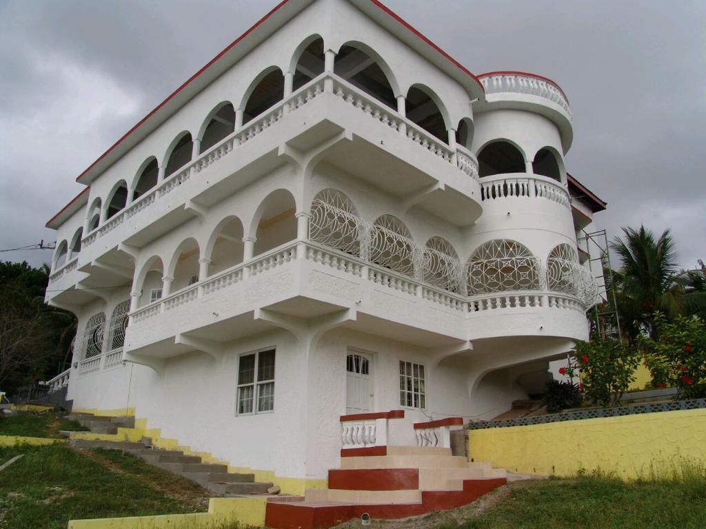 House For Sale BEGONIA LODGE, Linstead 65,000,000 Keez