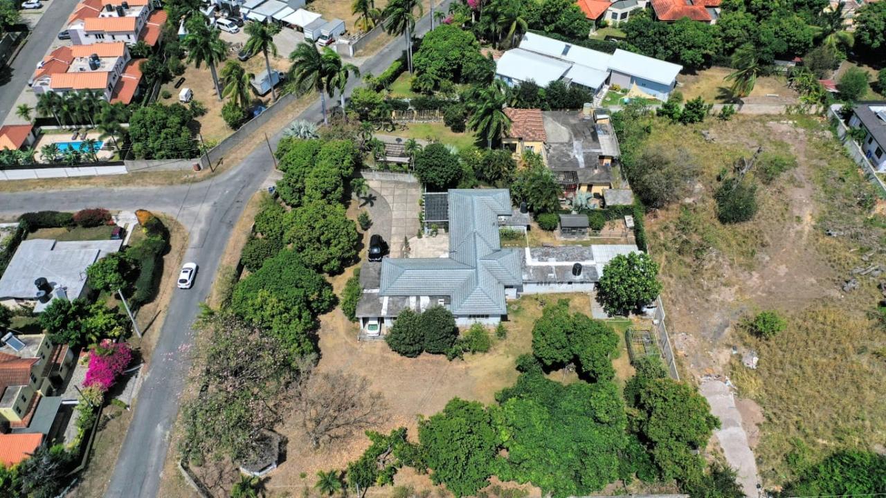 House For Rent BARBICAN ROAD, 2698 3,000 Keez