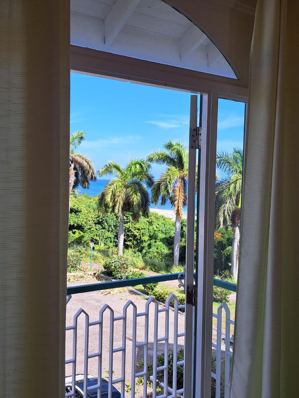 Apartment For Rent SEA CASTLES, ROSE HALL, Montego Bay 900 Keez