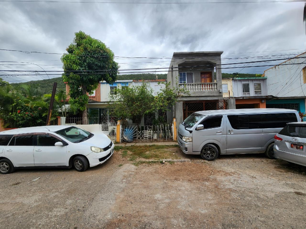 Townhouse For Sale DEFOE AVENUE, Kingston 20 9,800,000 Keez