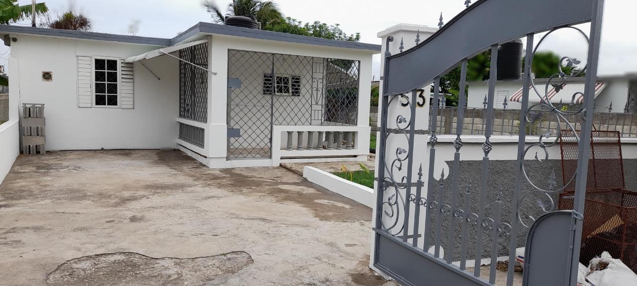 House For Rent INNSWOOD PARKWAY, Spanish Town 60,000 Keez
