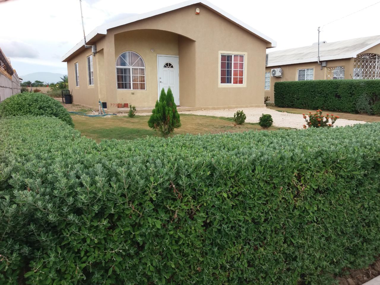 House For Rent PHOENIX PARK VILLAGE, Greater Portmore 100,000 Keez