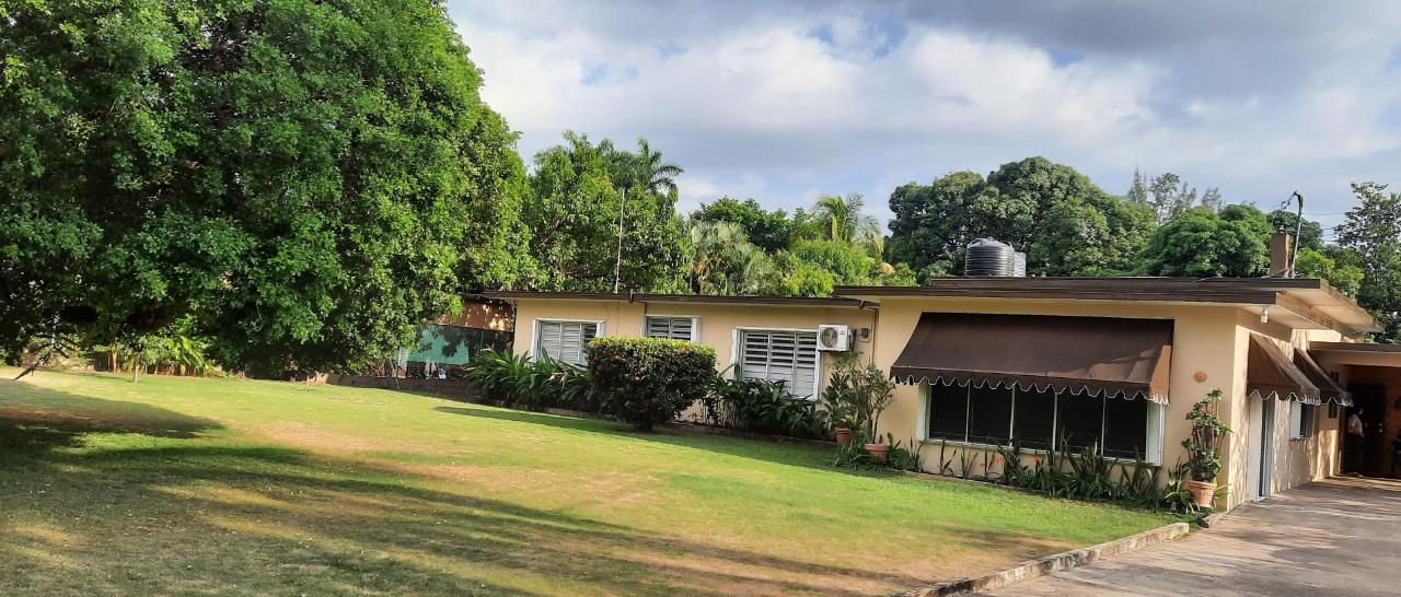 House For Rent GLOUCESTER AVE, KGN 6, Kingston 6 380,000 Keez