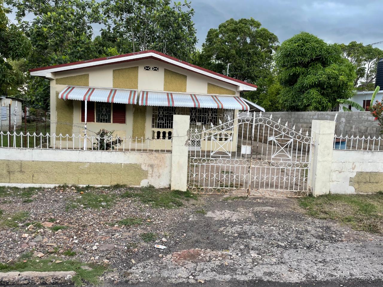 House For Sale ARNOLD DRIVE, May Pen 14,000,000 Keez