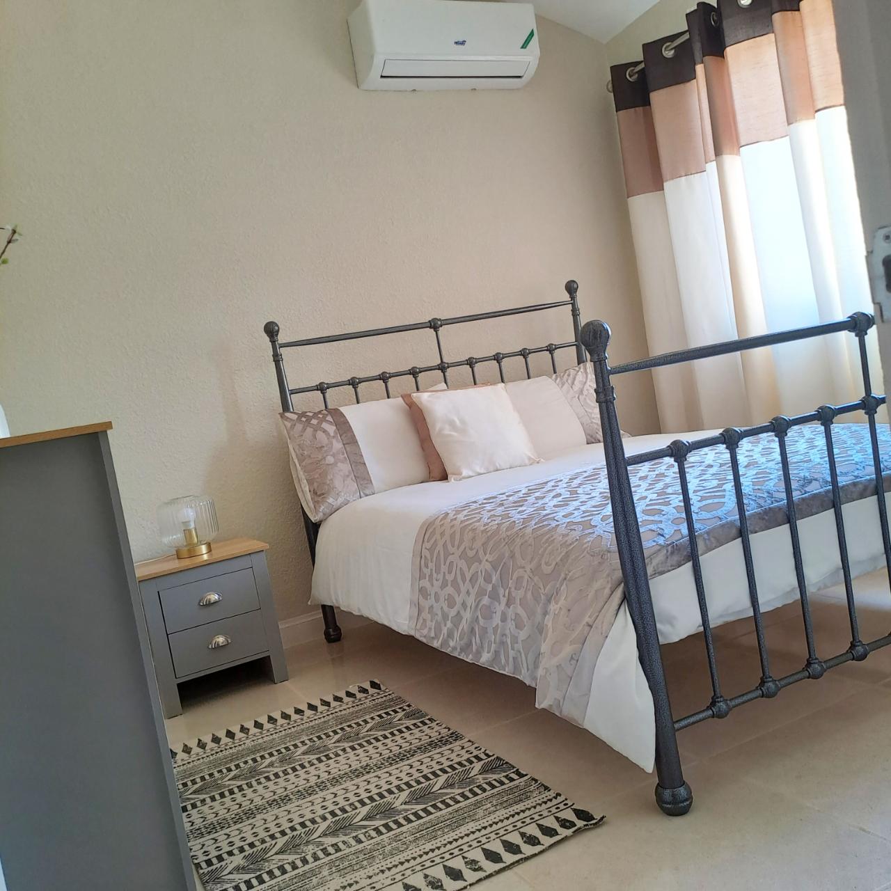 House For Rent HOLLAND ESTATE, HOLLAND ESTATE 900 Keez