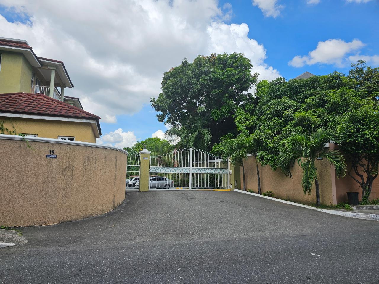 Apartment For Rent CHARLTON AVENUE, Kingston 8 140,000 Keez