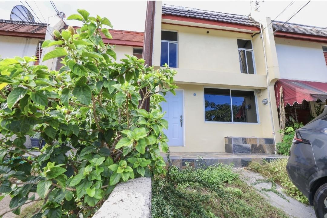 Townhouse For Sale GOLDING CIRCLE, MONA, Kingston 7 27,000,000 Keez