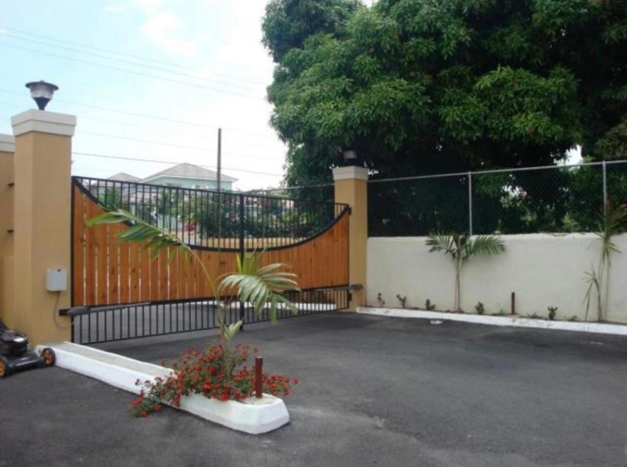 Apartment For Rent WELLINGTON DRIVE, Kingston 6 150,000 Keez