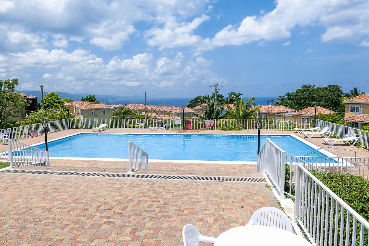 Townhouse For Sale MANGO WALK COUNTRY CLUB, 420 649,000 Keez