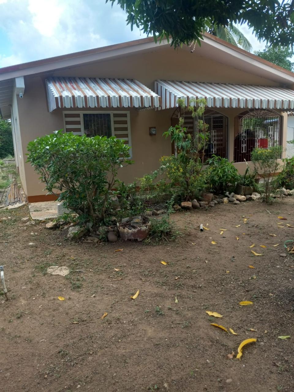 House For Sale PAISLEY PEN, May Pen 15,000,000 Keez