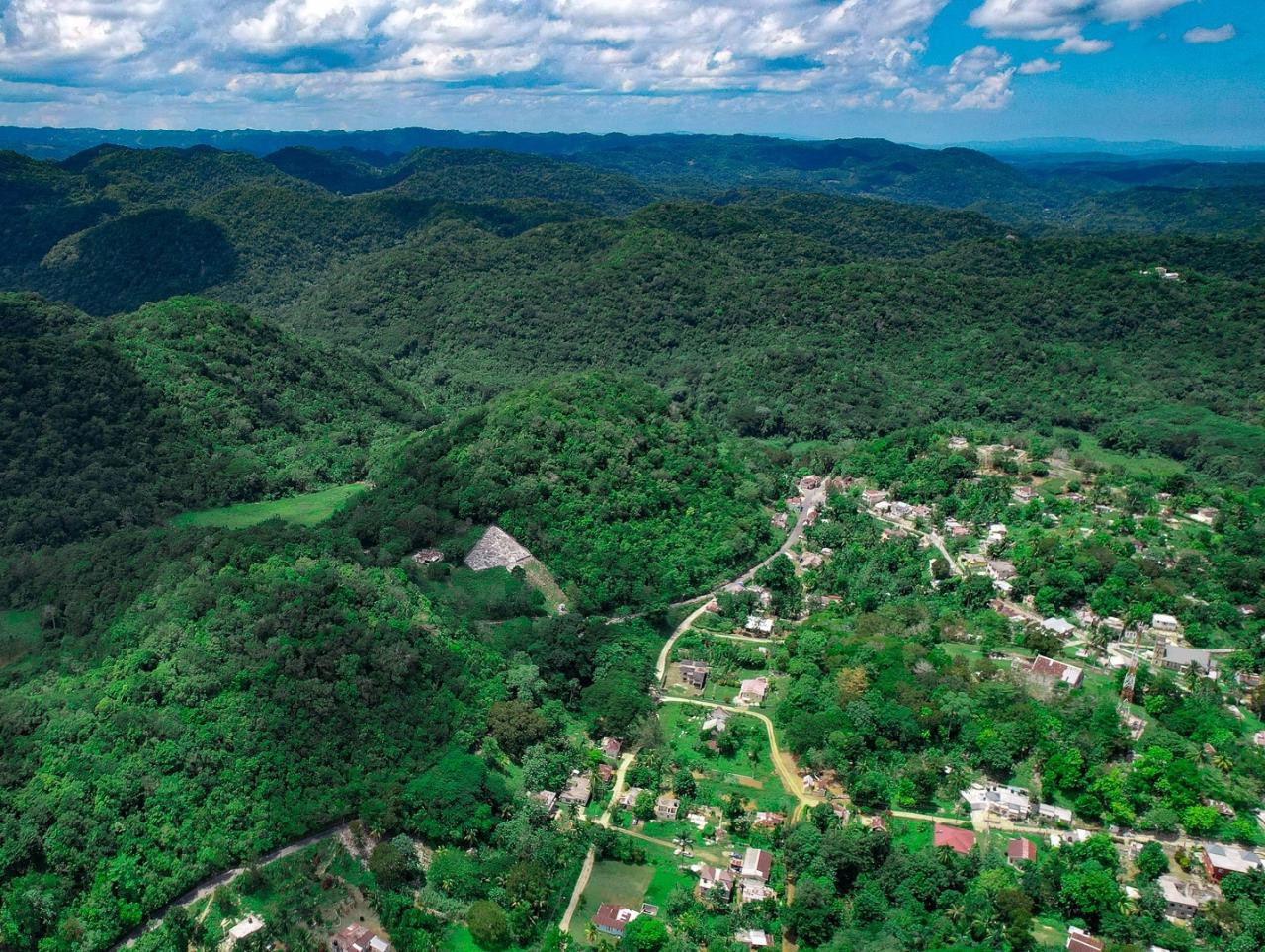 House For Sale TAVERN HILL, STEWART TOWN, Stewart Town 37,000,000