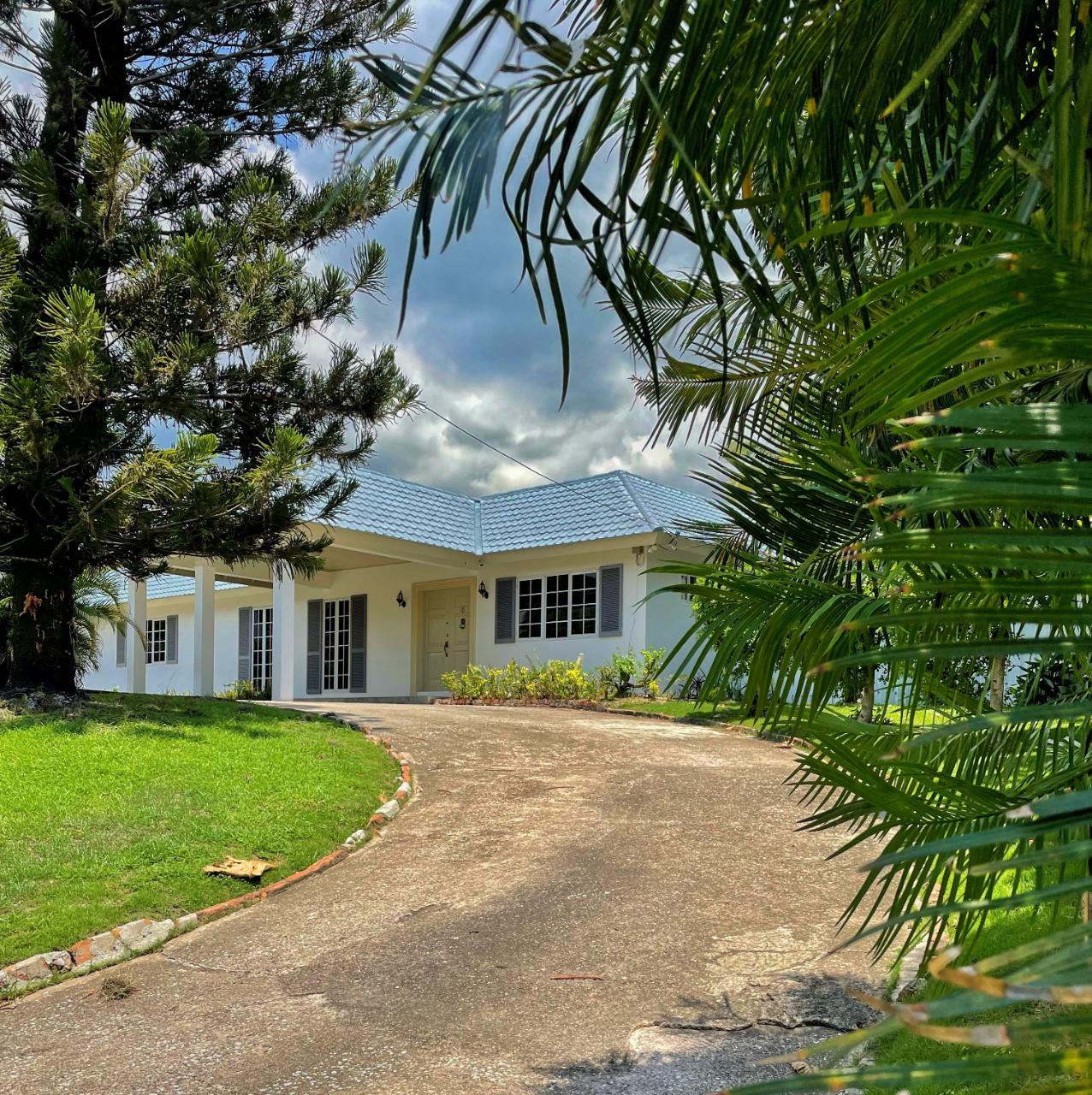 House For Rent MANOR PARK DRIVE, CONSTANT SPRING 3,500 Keez