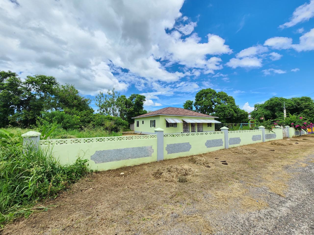 House For Rent BLOOMDALE ROAD, Black River 70,000 Keez