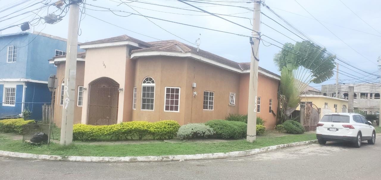 House For Sale ELTHAM VISTA, Spanish Town 20,000,000 Keez