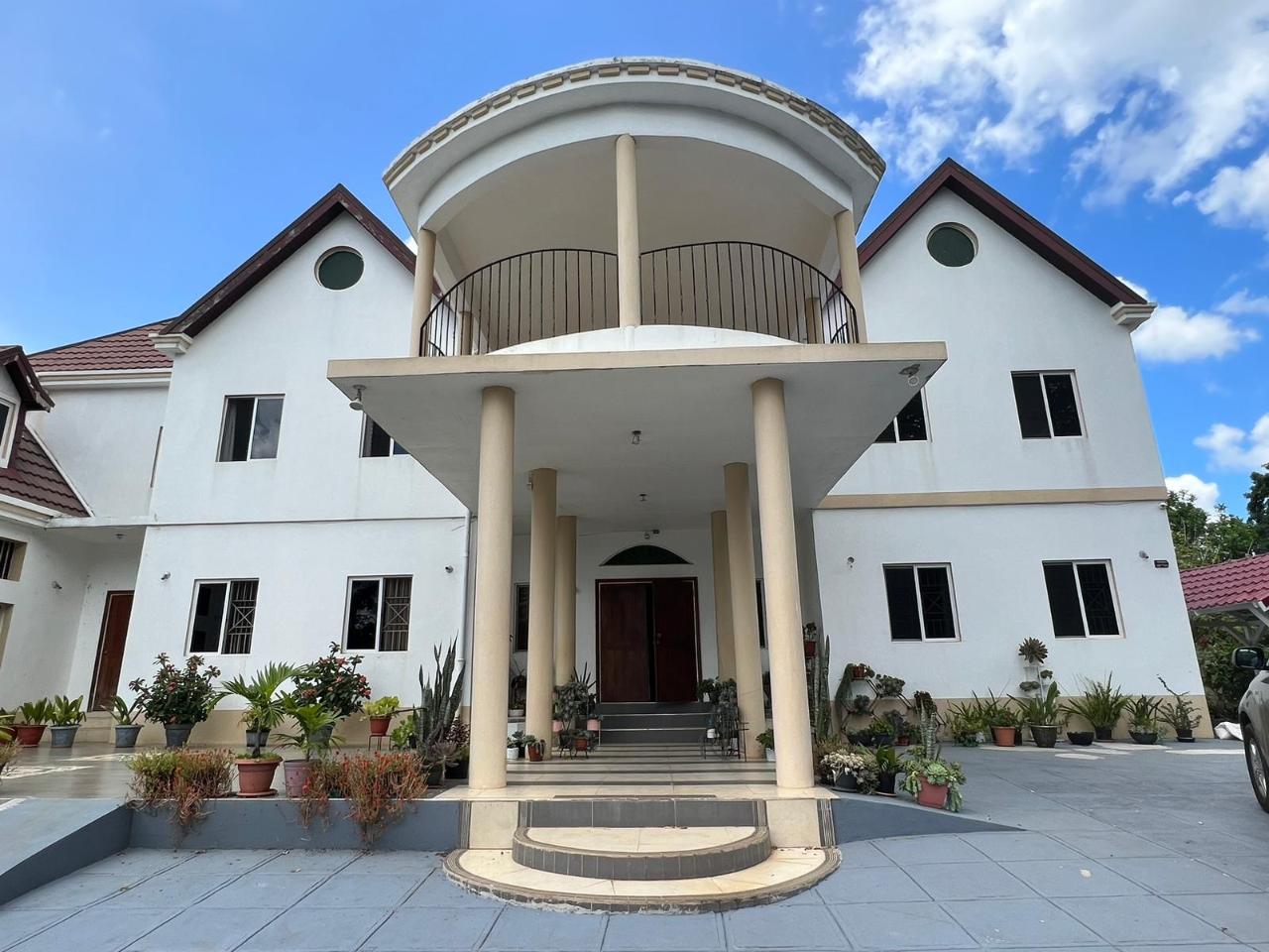 House For Sale MANDEVILL, INGLESIDE, MAN, Mandeville 1,300,000 Keez