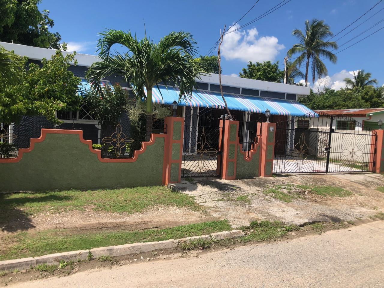 House For Sale QUEENS AVENUE, CROMARTY,, Spanish Town 18,500,000 Keez
