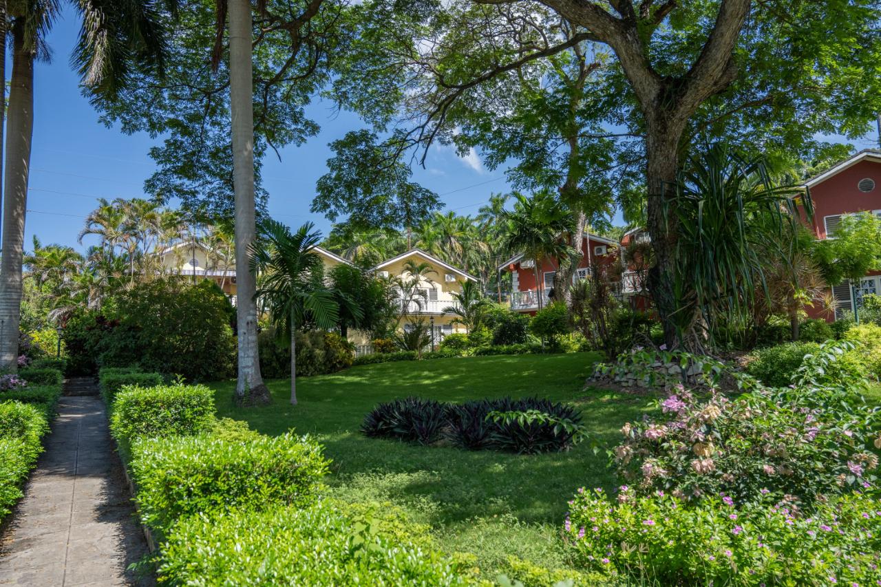 Townhouse For Rent LEADER AVENUE, Montego Bay 3,000 Keez