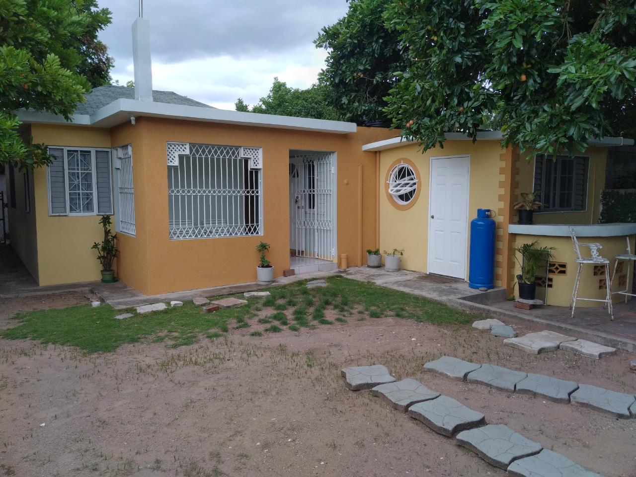 House For Rent PARKLAND DRIVE, Kingston 20 100,000 Keez
