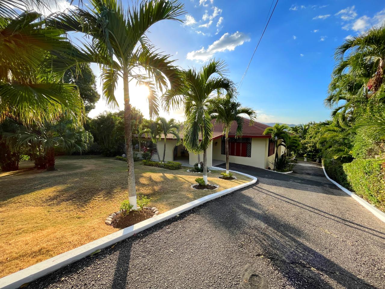 House For Rent SUNSET AVENUE, Kingston 8 4,300 Keez