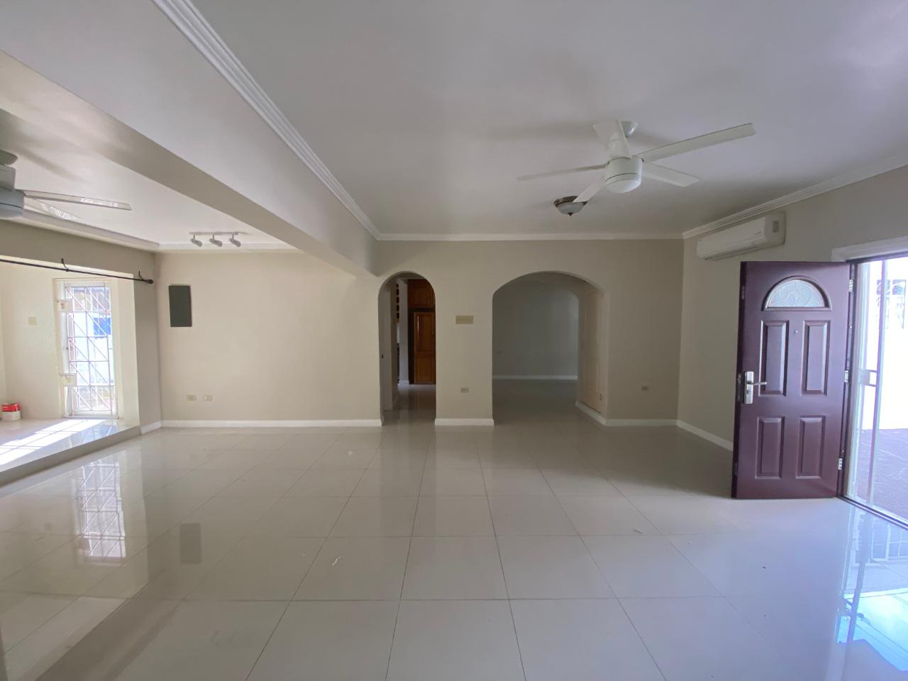 Townhouse For Sale SURBITON CLOSE, Kingston 10 56,000,000 Keez