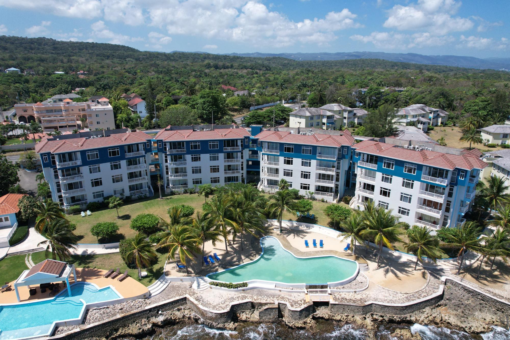 Resort / Villa For Sale WHISPERING SEAS TOWER ISL, Tower Isle