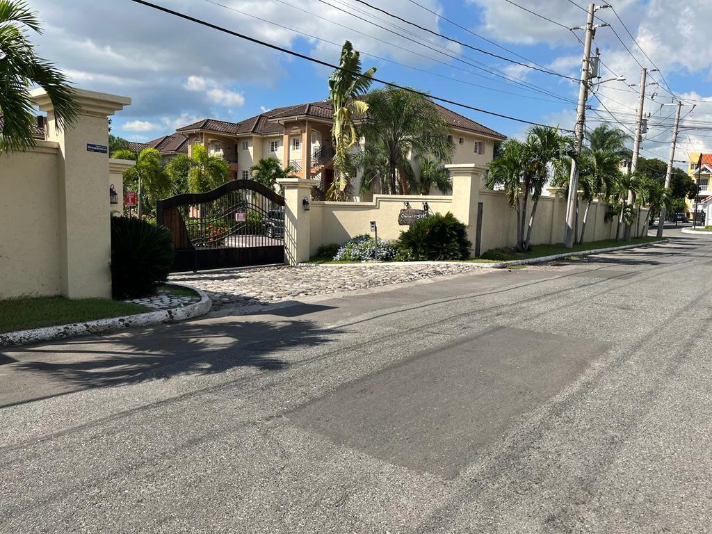 Townhouse For Rent MARLEY ROAD, Kingston 6 2,500 Keez
