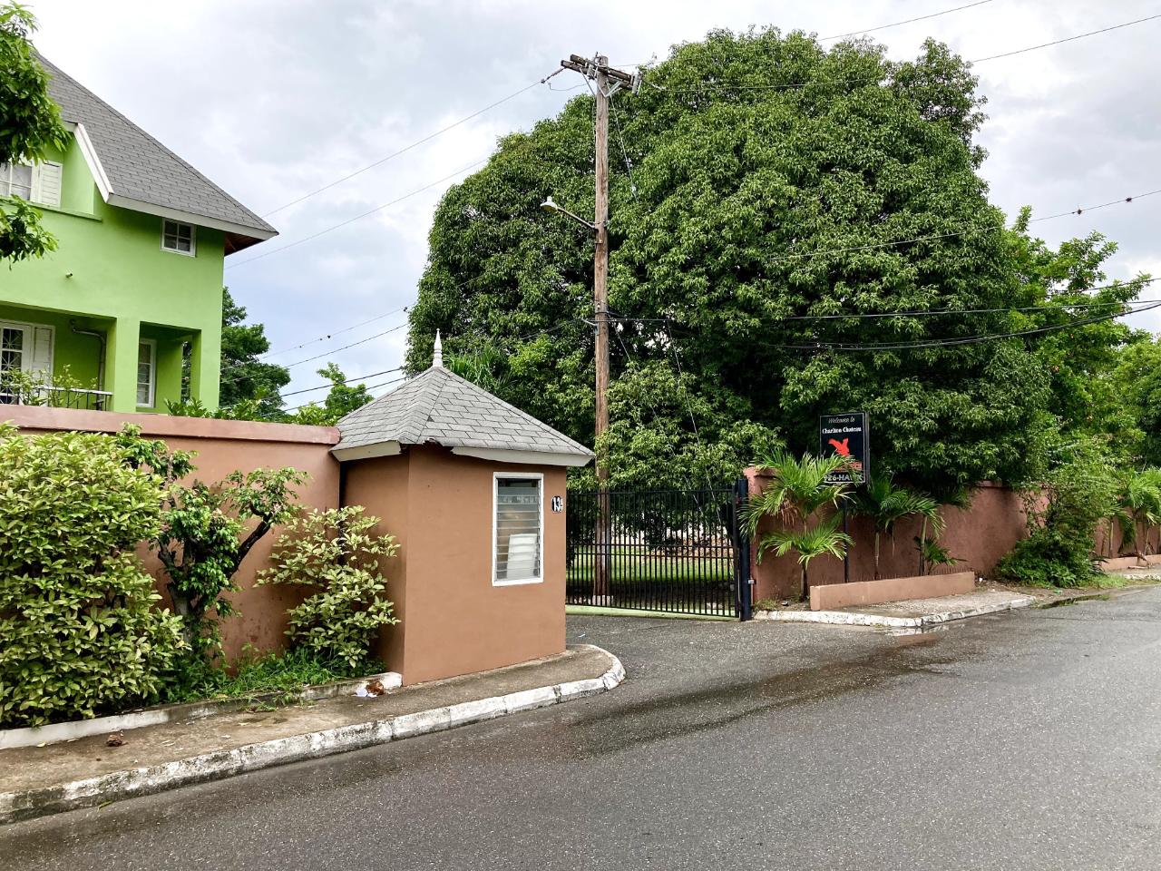 Apartment For Sale CHARLTON AVENUE, Kingston 8 21,850,000 Keez
