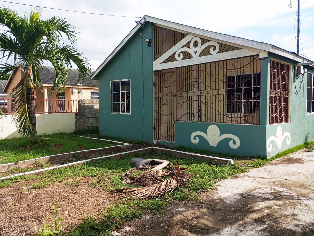 House For Rent BAYWATER CRESCENT WHITE W, White Water Meadows