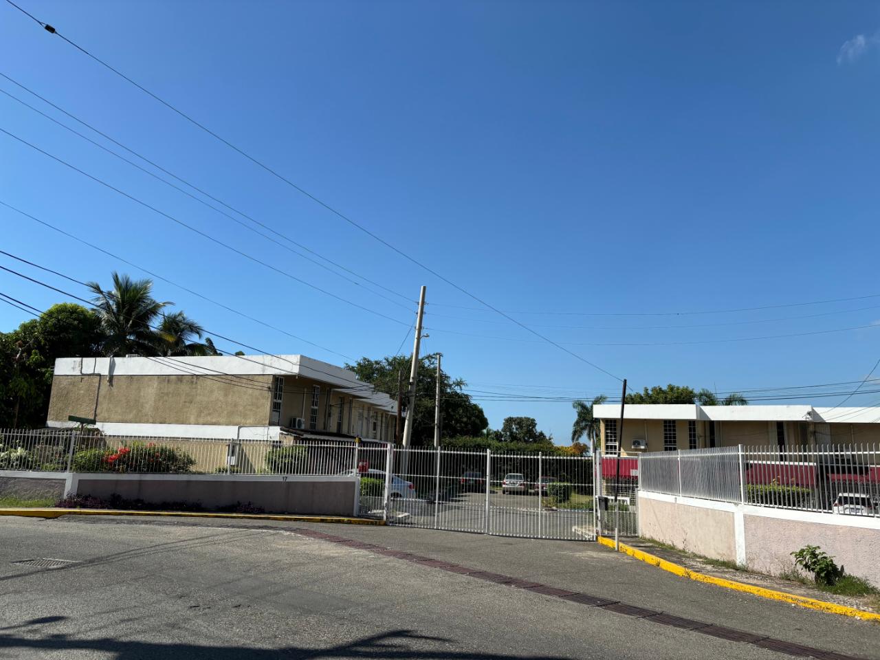 Townhouse For Sale SURBITON ROAD, Kingston 10 40,000,000 Keez