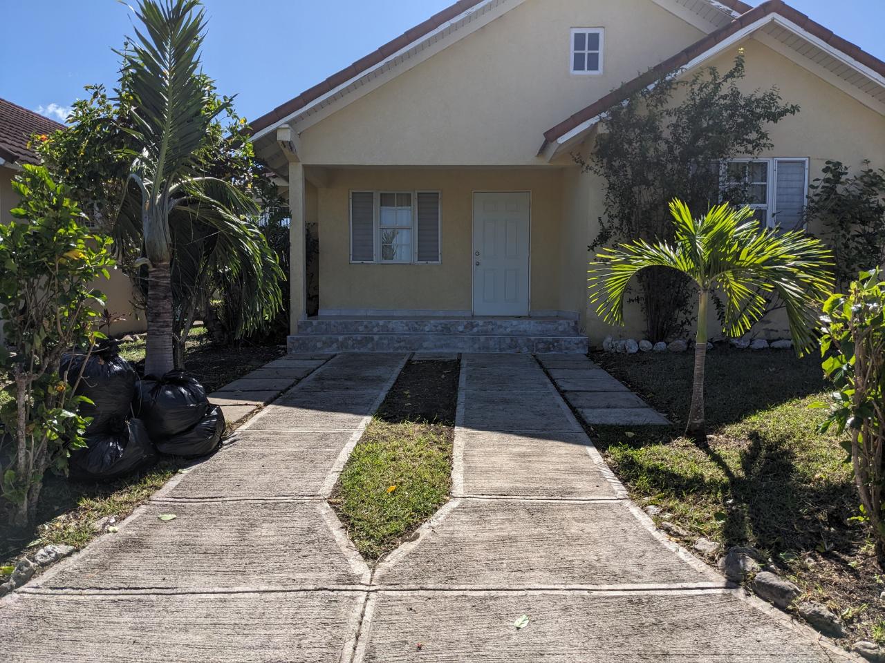 House For Rent HARTLANDS ESTATE, St. Annapos;s Bay 900 Keez