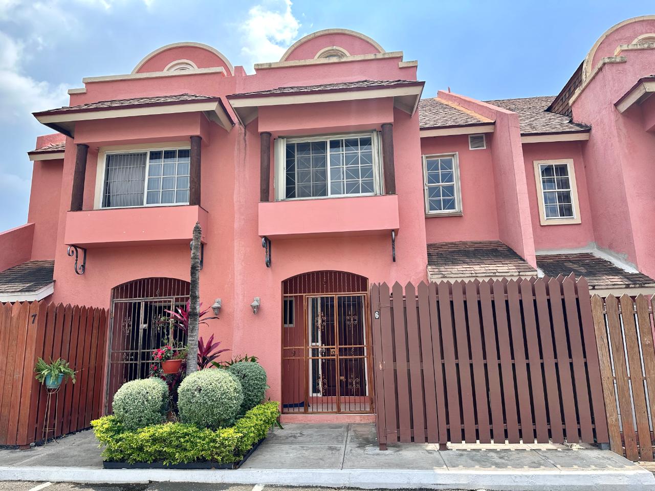 Townhouse For Rent LINSTONE CRESCENT, Kingston 10 1,550 Keez