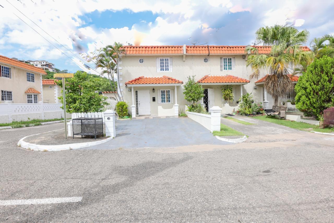 Townhouse For Rent WELLINGTON PL, Kingston 6 195,000 Keez