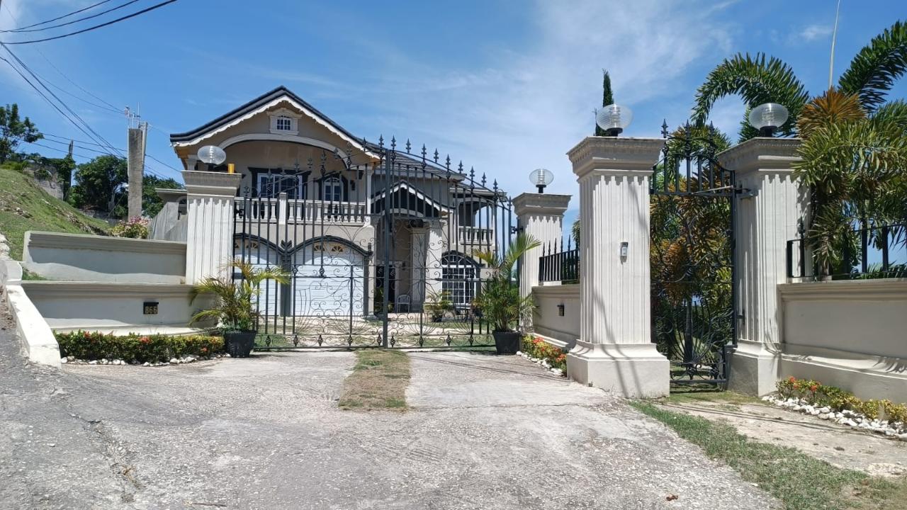 House For Sale SEAVIEW DRIVE, RHYNE PARK, Montego Bay 350,000 Keez