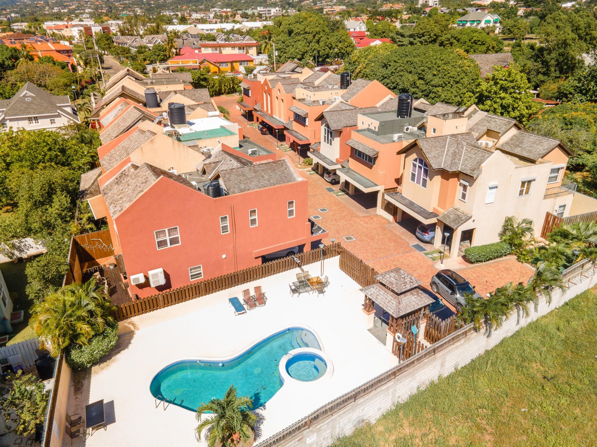 Townhouse For Sale HOPEFIELD AVENUE, Kingston 6 610,000 Keez