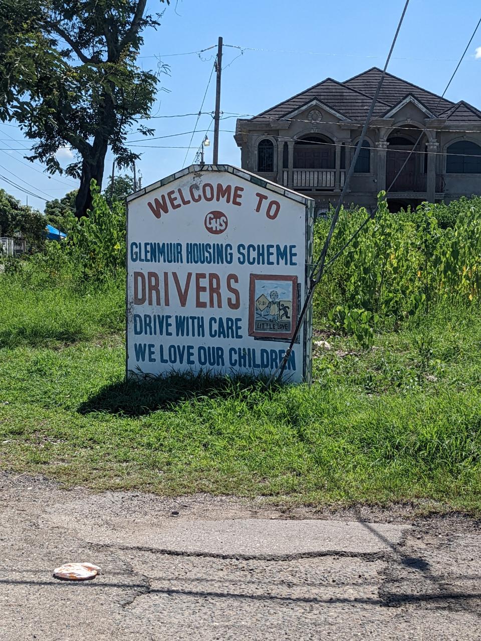 House For Sale CIRCLE DRIVE, GLENMUIR HO, May Pen 16,000,000 Keez