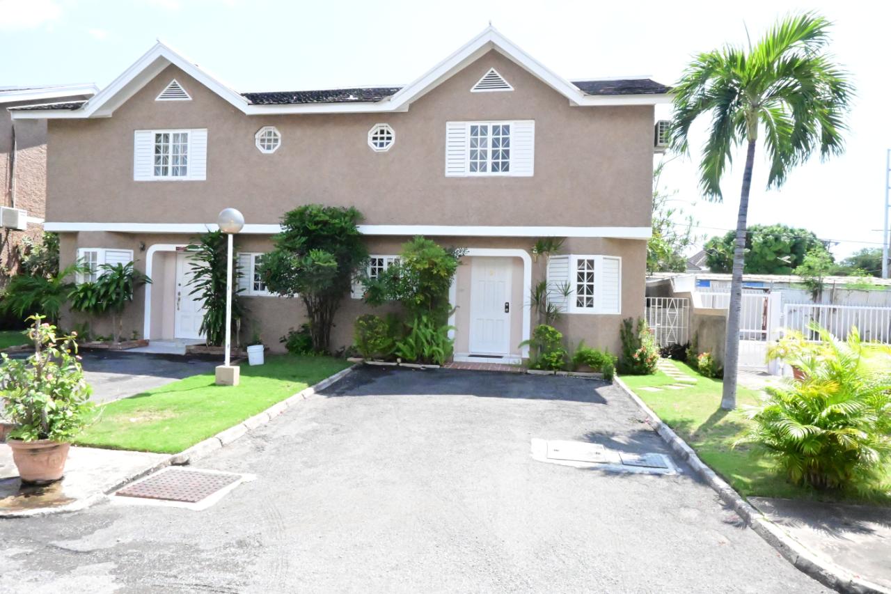Townhouse For Rent CANTERBURY ROAD, Kingston 10 180,000 Keez